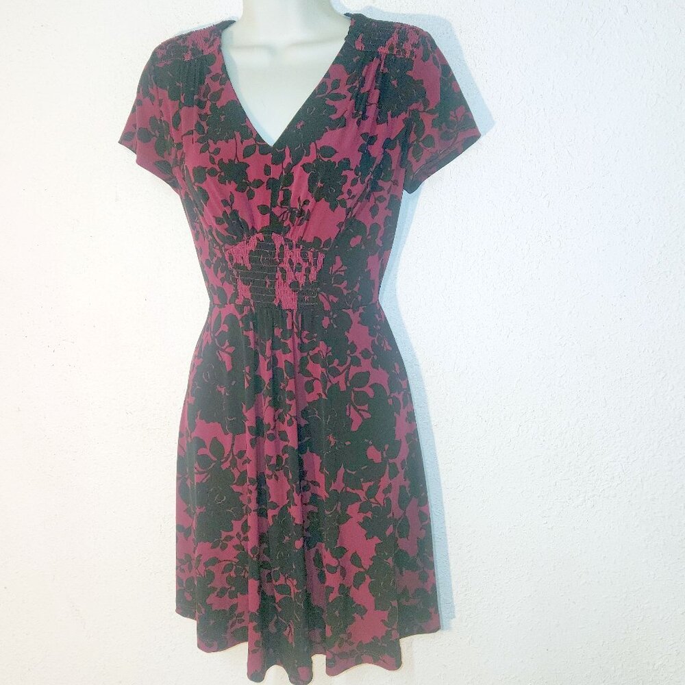 MAGGIE LONDON stylish dress, Black and Maroon in size 6P